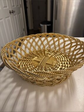 Vintage Gold Metal Woven Wire Basket Round Sturdy Made in India 9”